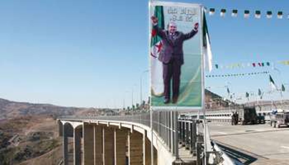 Le viaduc de Oued R’kham, sur l’autoroute Est-Ouest. © Sipa