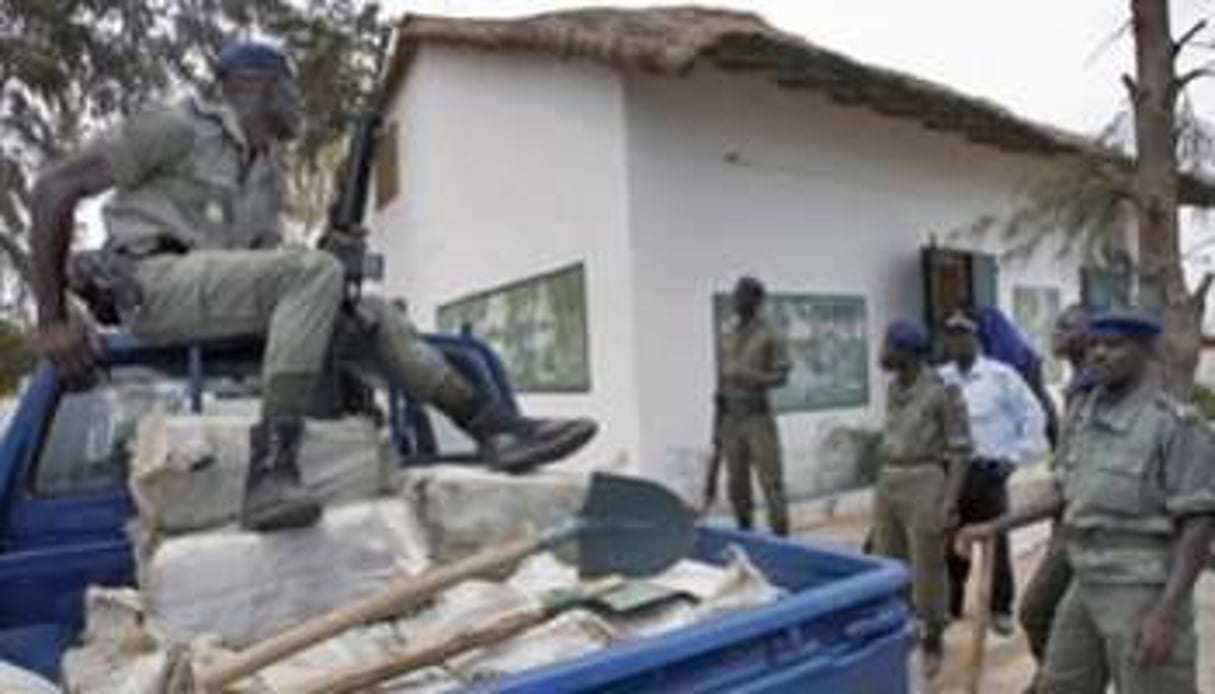 Saisie de drogue par la police sénégalaise à proximité de la ville de Nianing. © AFP