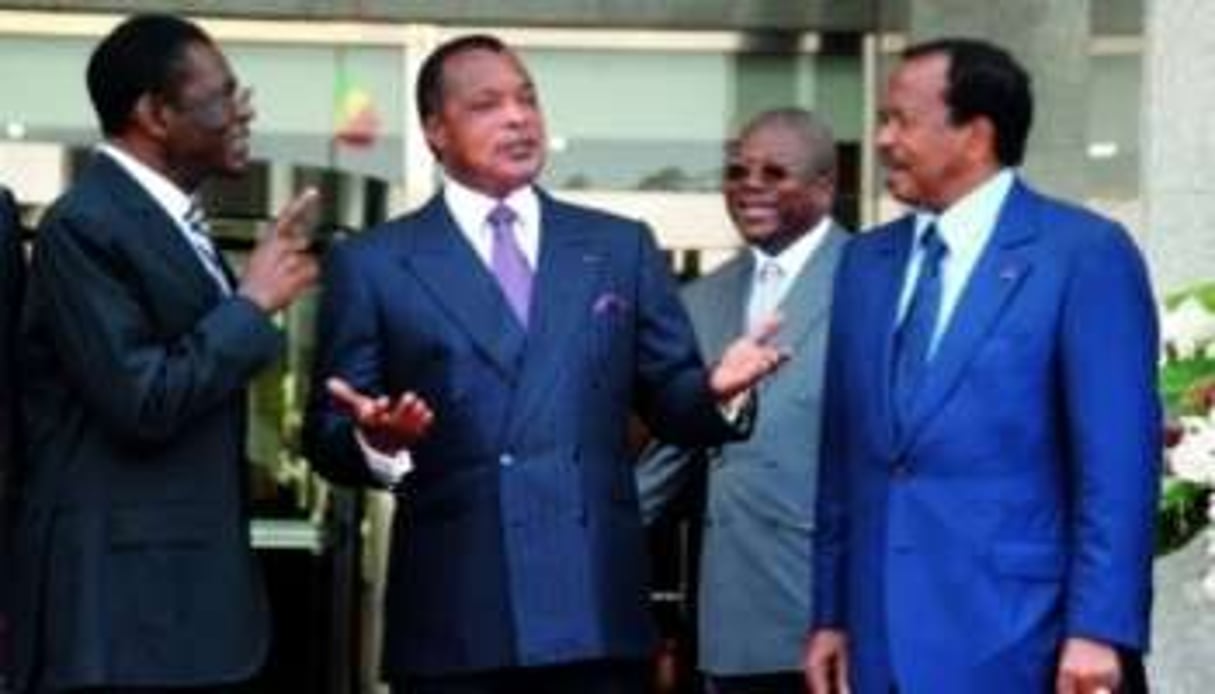 T. Obiang Nguema, D. Sassou Nguesso et P. Biya lors du sommet de la Cemac, à Brazzaville le 7 juin. © Presi-Press