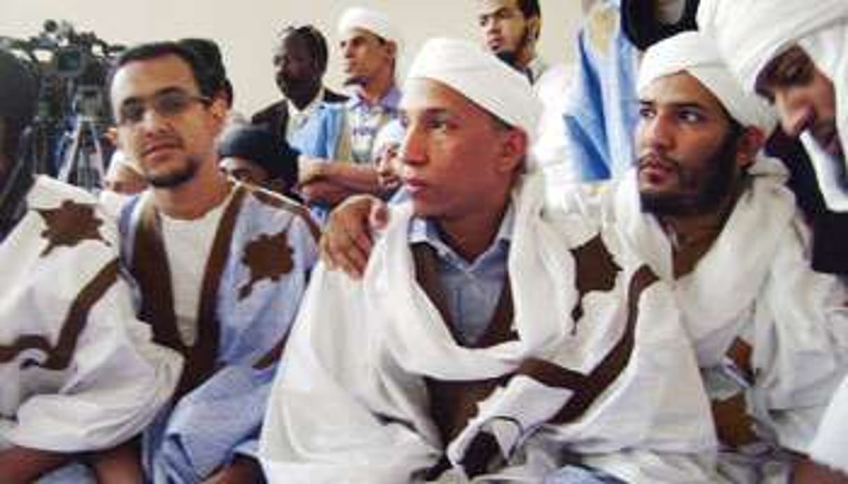 Sidi Ould Sidna (c.), un des membres d’Aqmi condamnés pour terrorisme, le 18 janvier à Nouakchott. © STR/AFP
