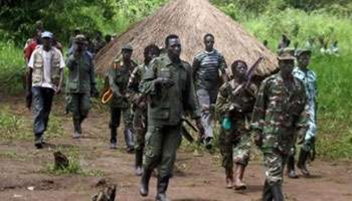 Une colonne de soldats ougandais de l’Armée de résistance du seigneur à la frontière RDC-Soudan. © AFP