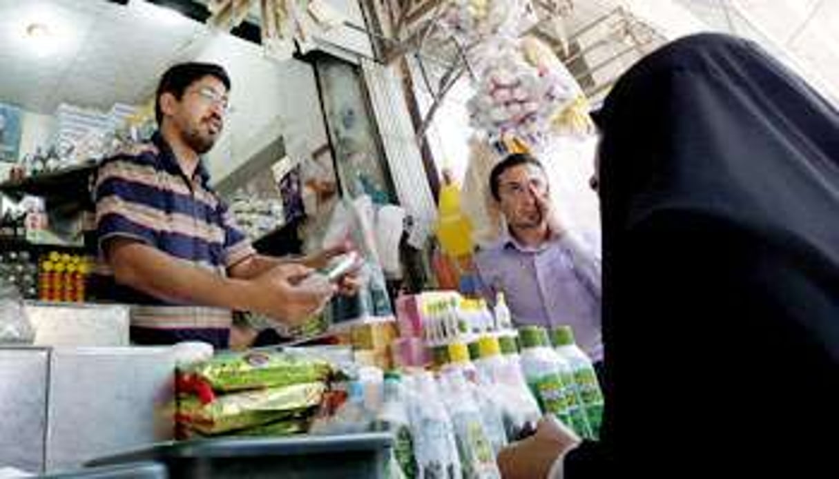 Sur les marchés irakiens (ici à Kerbala), les produits iraniens font un tabac. © Hadi Mizban/AP Photo/Sipa Press