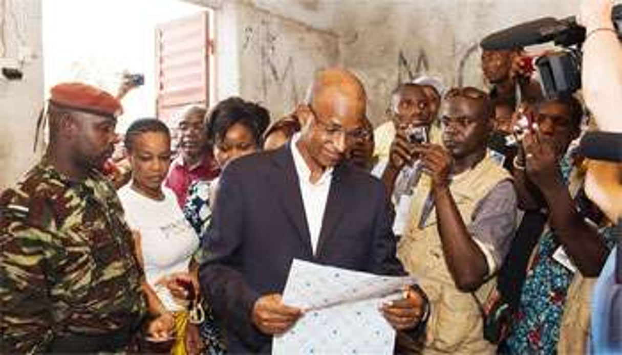 Au bureau de vote à Conakry, le 27 juin. © Youri Lenquette pour J.A.