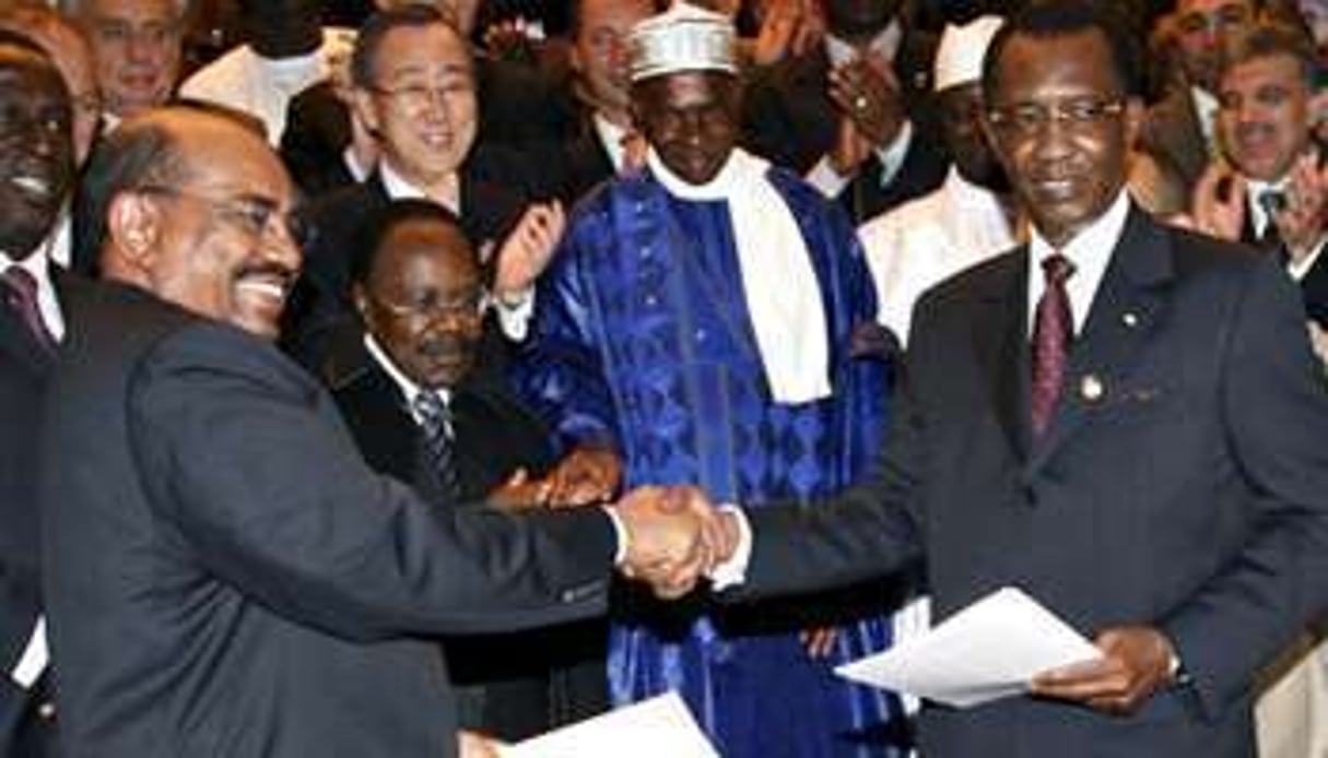 En mars 2008, à dakar, lors de la signature de l’accord bilatéral. © Reuters