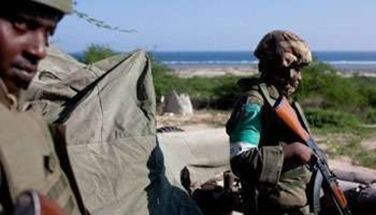 Des soldats de l’Amisom, sur une base près de l’océan, à Mogadiscio, le 24 novembre 2009. © AFP