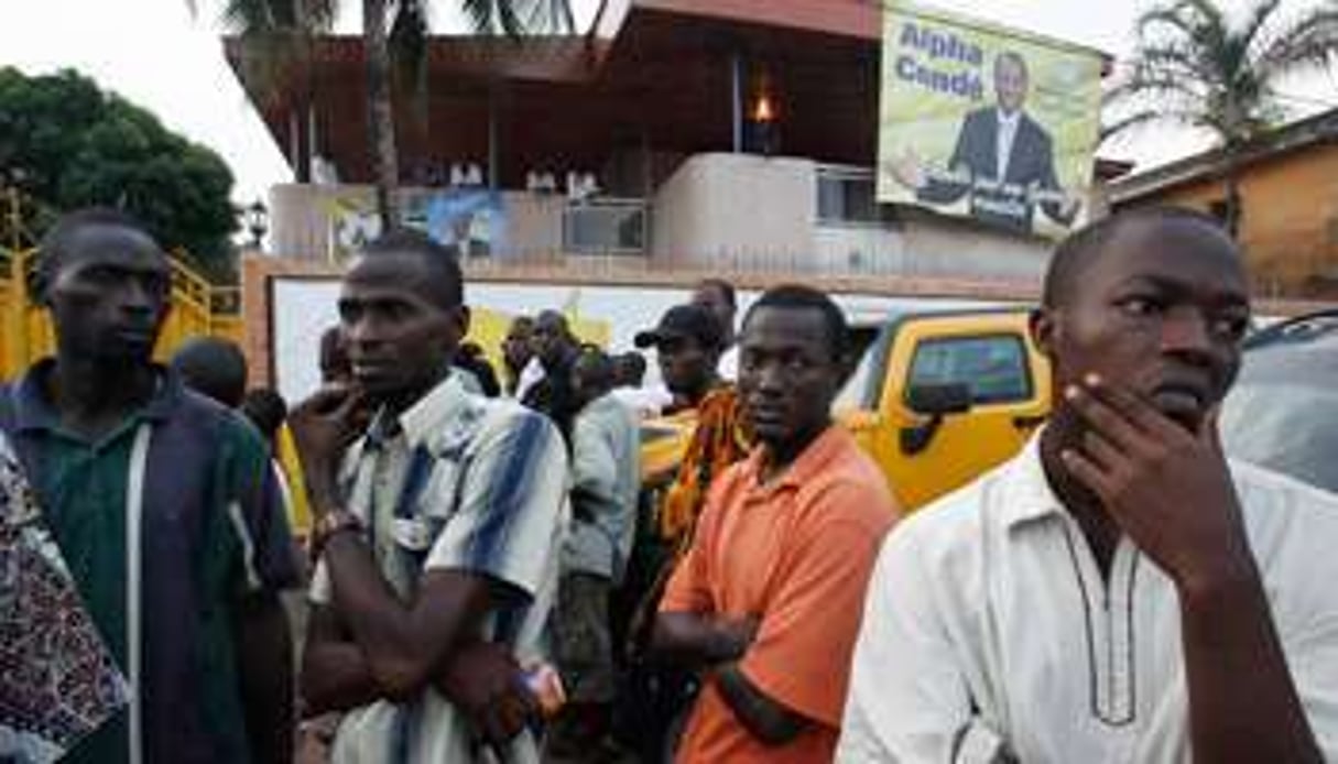 Supporteurs d’Alpha Condé, avant la proclamation des résultats du premier tour. © Reuters