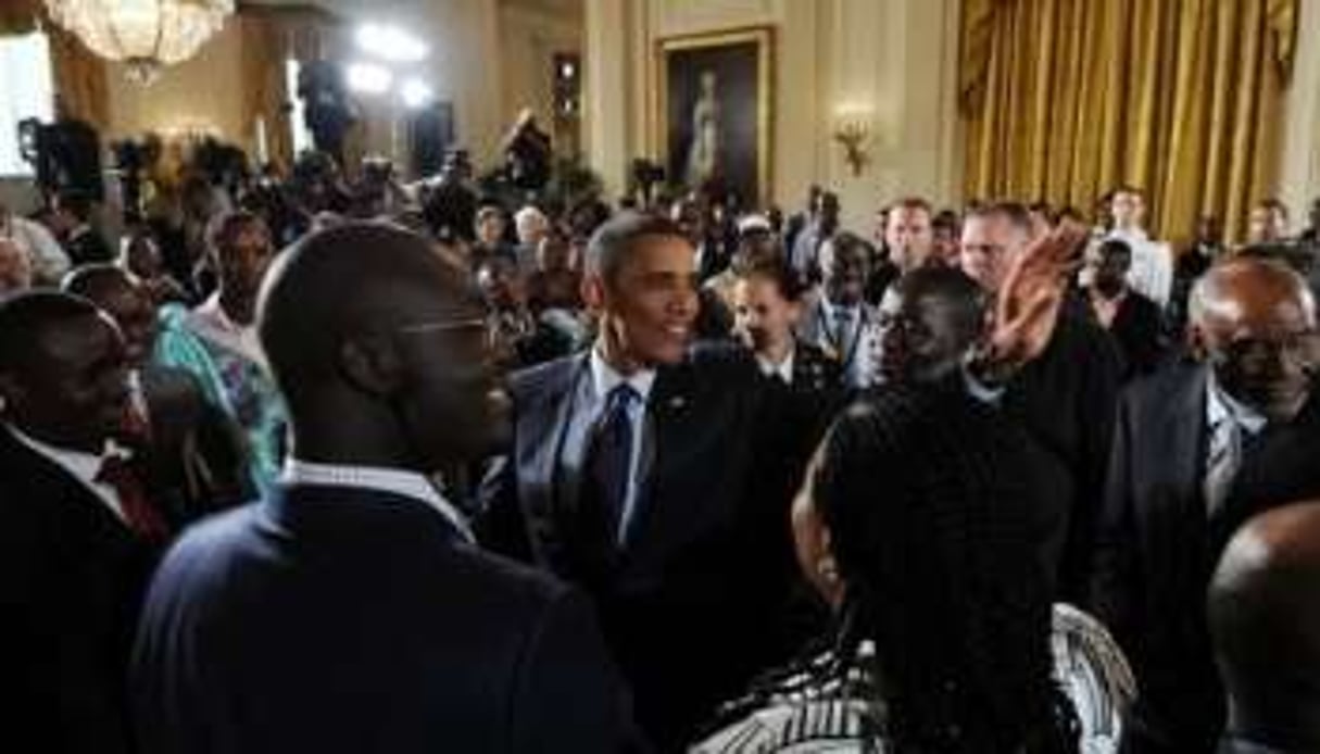Le président Obama et les représentants de la jeunesse africaine, hier à la Maison Blanche. © AFP