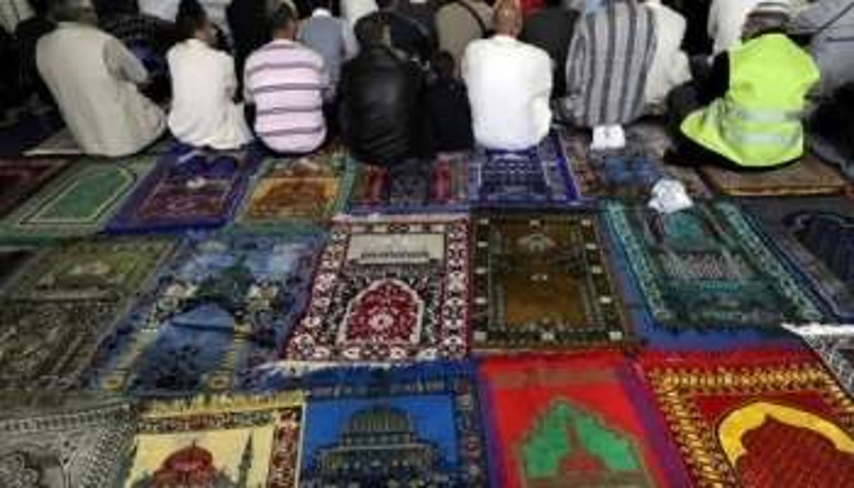 Prière à la mosquée de Mulhouse à la fin du Ramadan, le 20 septembre 2009. © AFP