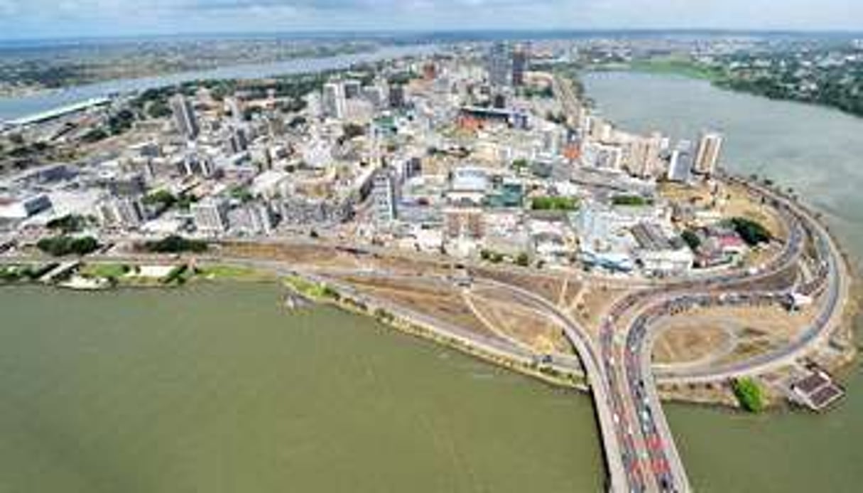 Le pont Charles-de-Gaulle à Abidjan, en 2009. © Nabil Zorkot/Profoto