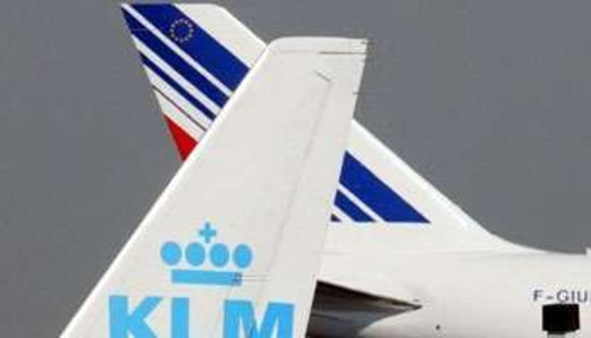 Des appareils des compagnies Air France et KLM, sur le tarmac de Roissy en 2003. © AFP