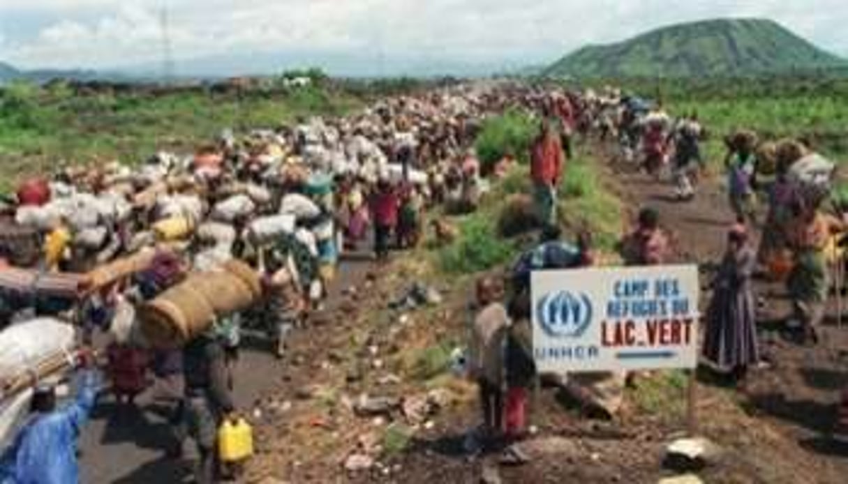 Des milliers de réfugiés rwandais quittant les camps de Goma (Zaïre), en novembre 1996. © AFP