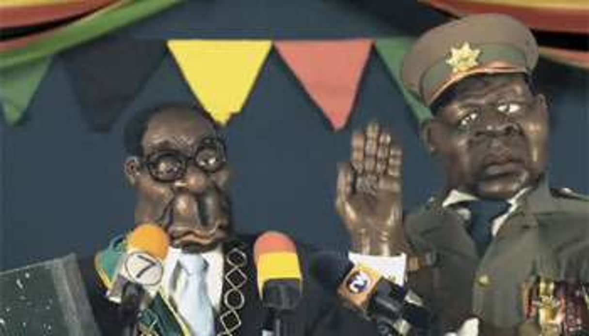 Le président zimbabwéen Robert Mugabe est représenté comme une poupée en caoutchouc. © Capture d’écran