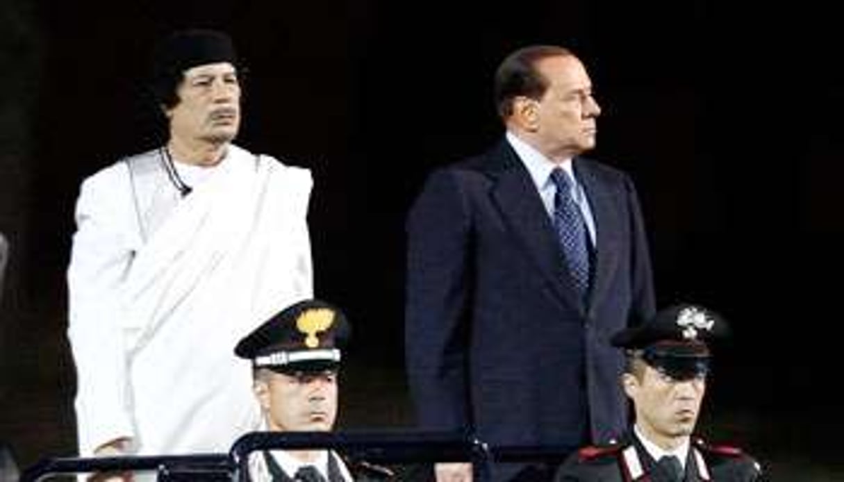 Mouammar Kaddafi et Silvio Berlusconi le 30 août, à Rome. © Max Rossi/Reuters