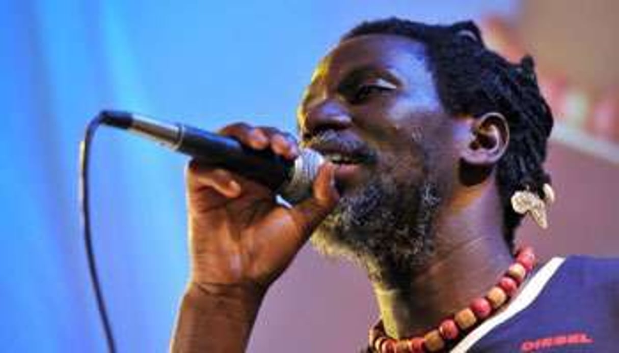 Le chanteur Tiken Jah Facoly à Paris le 25 mai 2010. © AFP