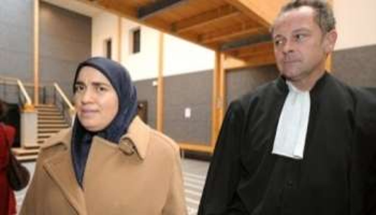 La victime présumée avec son avocat Me Plouvier, le 15 décembre 2008 à Strasbourg. © AFP