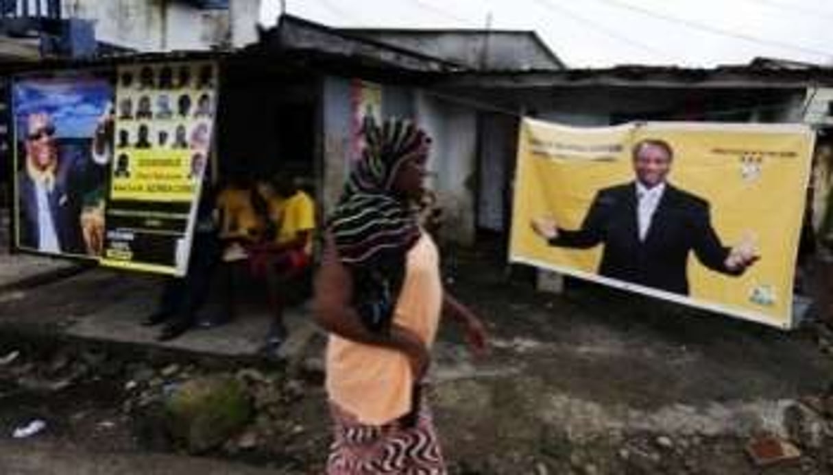 Affiches électorales le 16 septembre 2010 à Conakry. © AFP
