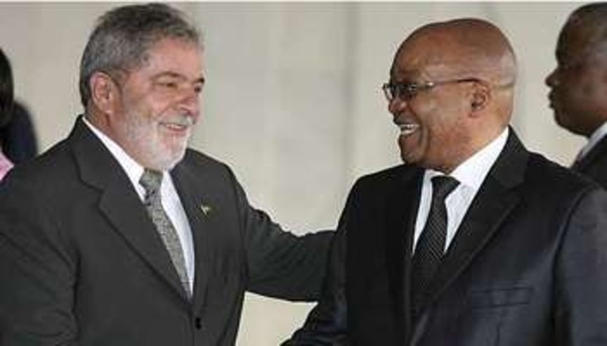 Le président brésilien Lula, et son homologue sud-africain Jacob Zuma. © Reuters