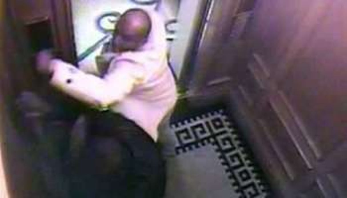 Une caméra a filmé des coups portés par le prince à son domestique dans l’ascenseur de l’hôtel. © AFP