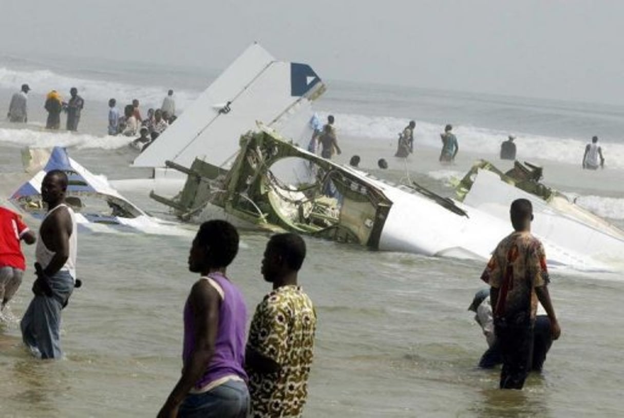 Crash De Cotonou En 2003 20 Ans De Prison Pour Le Pilote Crash De Cotonou En 2003 20 Ans De Prison Pour Le Pilote