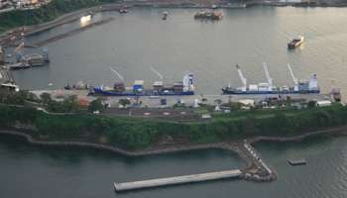 Les investisseurs potentiels s’agitent autour du port de Malabo, en Guinée Équatoriale. © Somagec