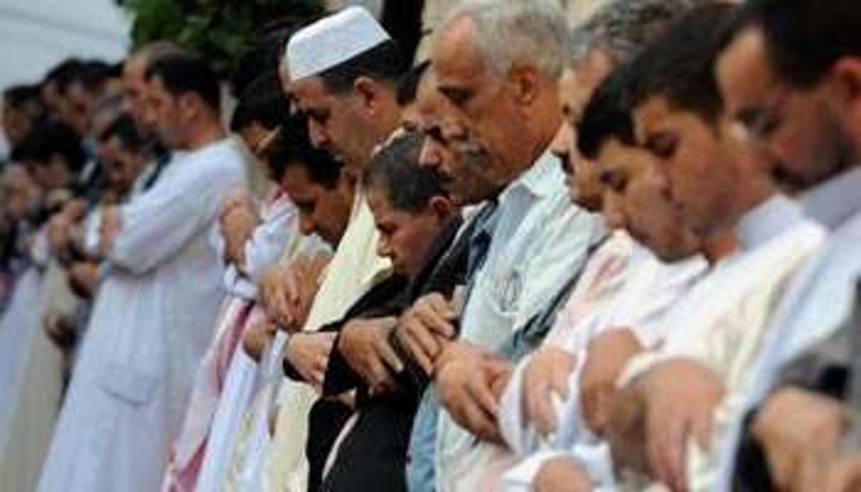 Des musulmans algériens lors de la prière de l’Aïd, le 1er octobre 2008, à Alger. © AFP