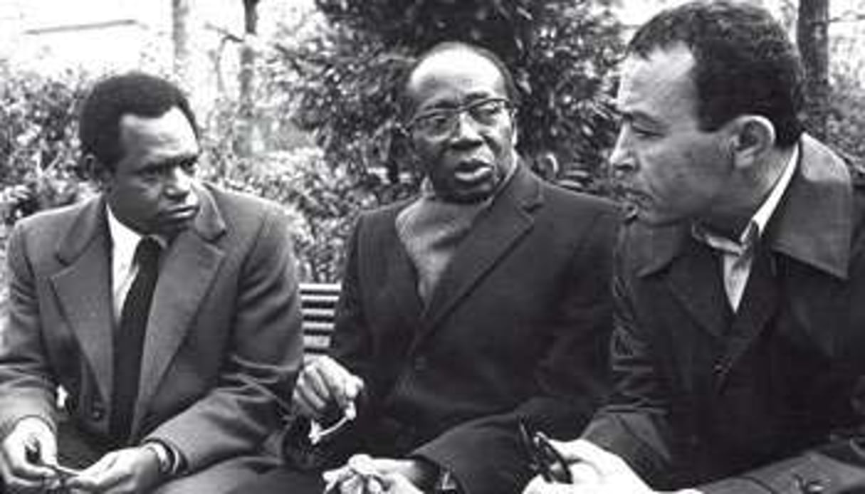 De g. à dr. Siradiou Diallo, Léopold Sédar Senghor et BBY, à Paris, en novembre 1980. © Claude Sauvageot