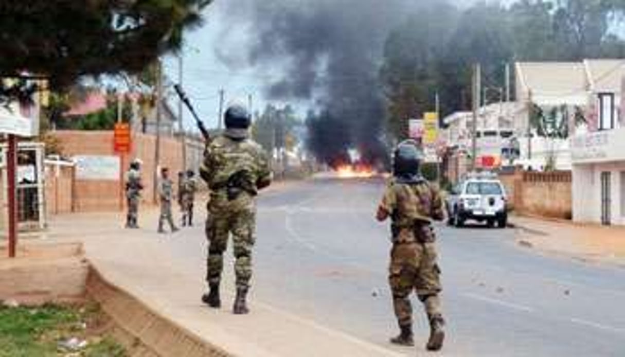 Forces de l’ordre déployées le 17 novembre 2010 à Antananarivo. © AFP