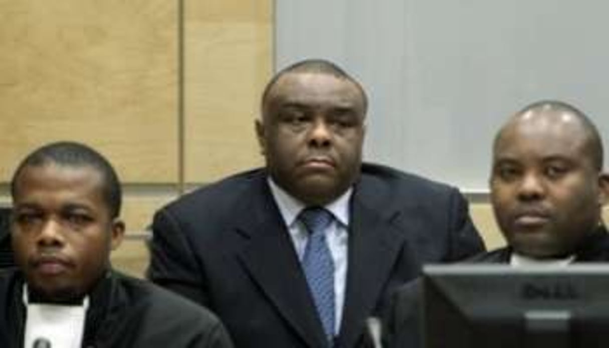 Jean-Pierre Bemba (au c.), le 19 octobre 2010 à la Cour pénale internationale (CPI) de La Haye. © AFP