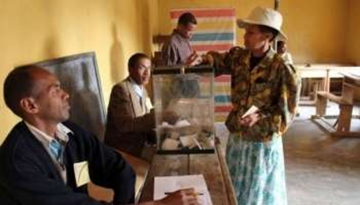 Un bureau de vote lors du référendum du 17 novembre 2010 à Antananarivo. © AFP