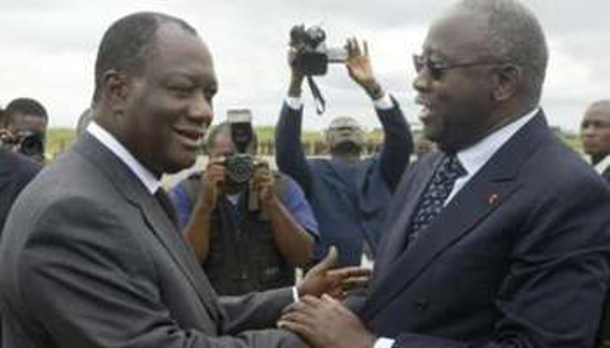 Alassane Dramane Ouattara et Laurent Gbagbo, en juillet à Yamoussoukro. © Reuters
