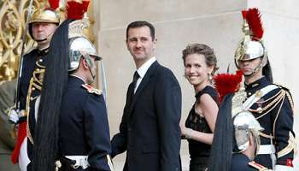 Bachar al-Assad et son épouse Asma, à Paris en juillet 2008. © Reuters