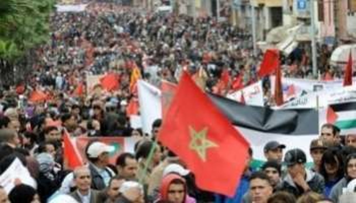 Des milliers de Marocains manifestent à Casablanca. © AFP