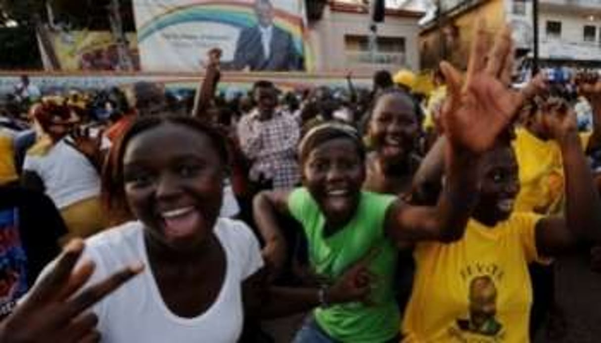 Les partisans d’Alpha Condé fêtent la victoire de ce dernier le 16 novembre 2010 à Conakry. © AFP