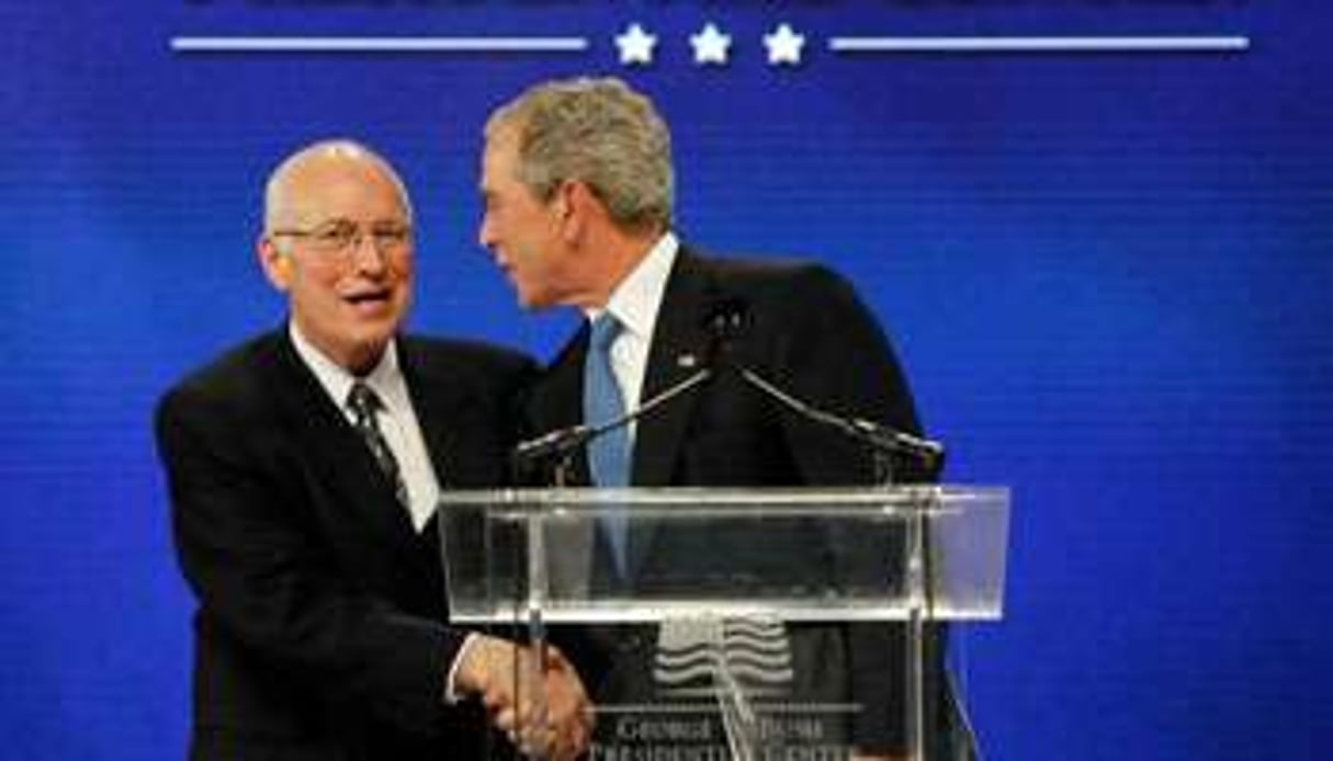 L’ancien vice-président américain Dick Cheney (à g.) avec l’ex-président George W. Bush. © AFP