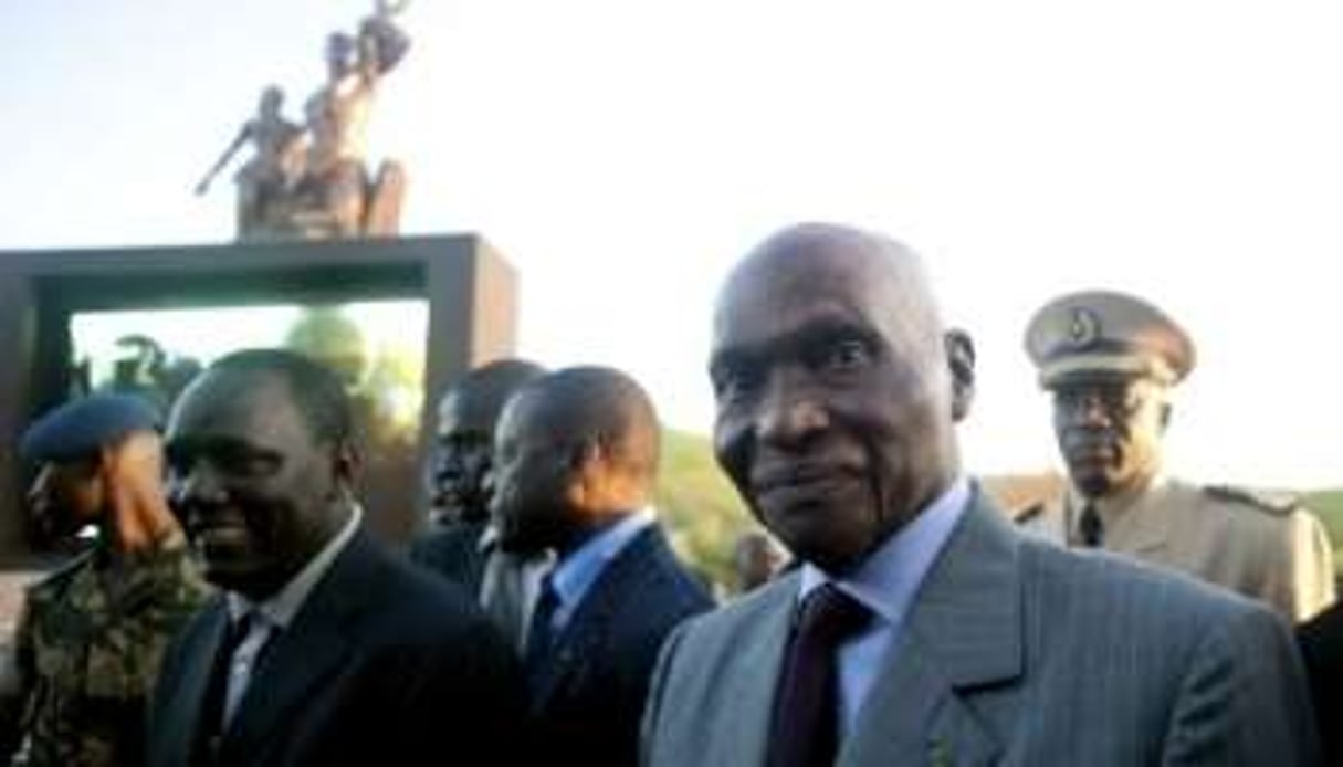Abdoulaye Wade, le 13 octobre 2010, avec en fond le monument de la Renaissance africaine. © Reuters