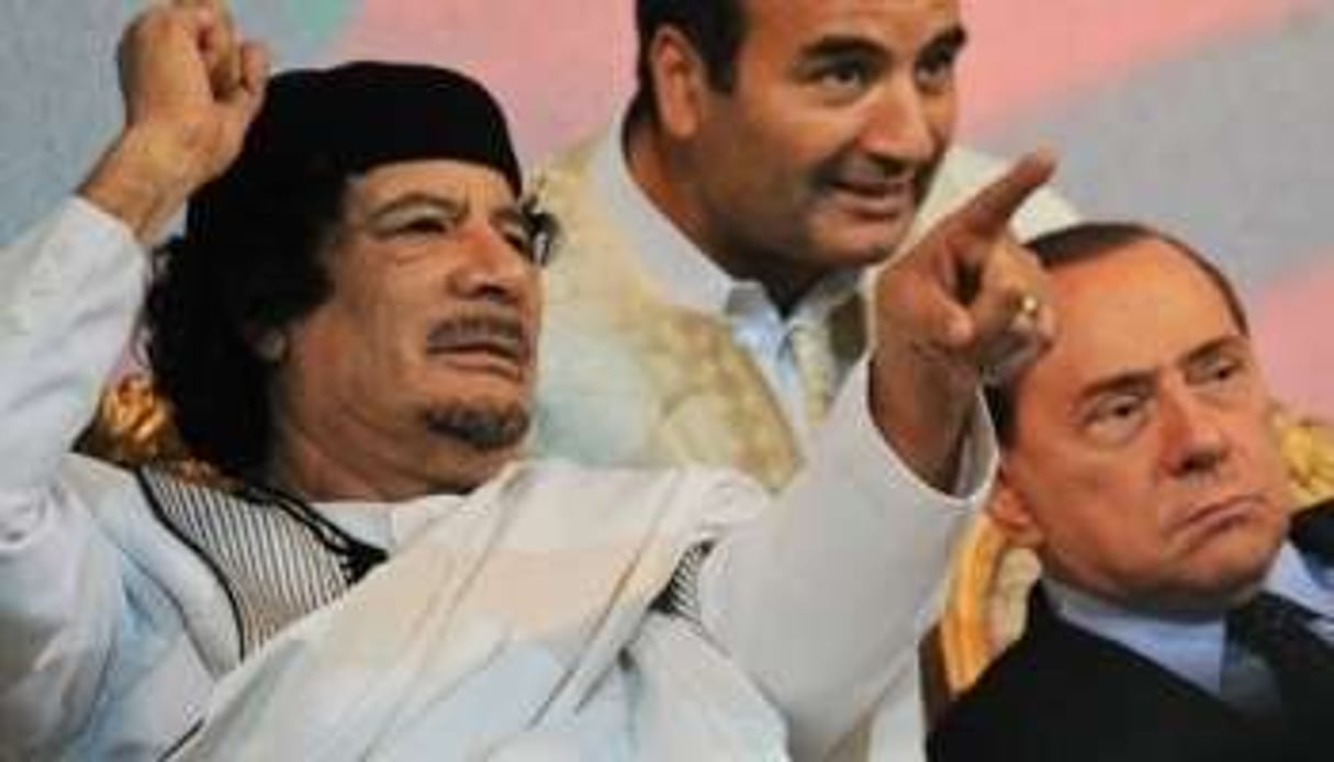 Mouammar Kaddafi et Silvio Berlusconi (à dr.), le 30 août 2010 à Rome. © D.R.