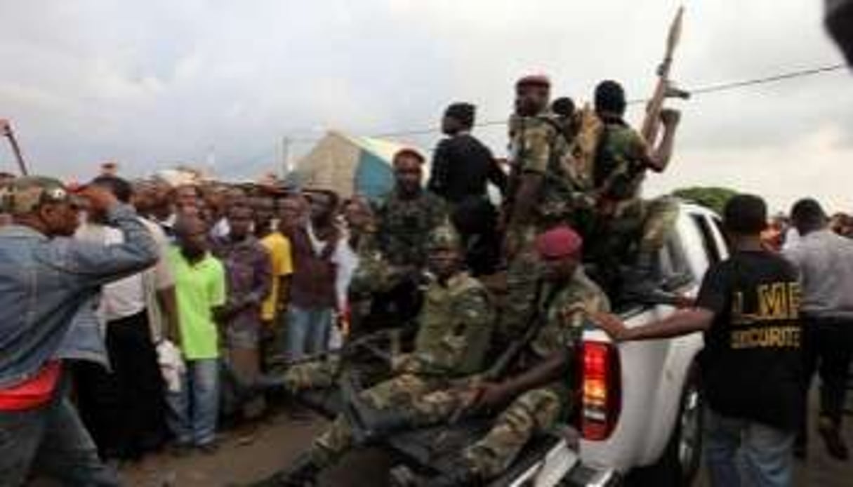 Patrouille des forces fidèles à Laurent Gbagbo à Abidjan. © Reuters