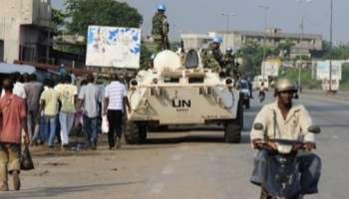 Soldats de l’ONU en patrouille à Abidjan, le 27 décembre. © AFP