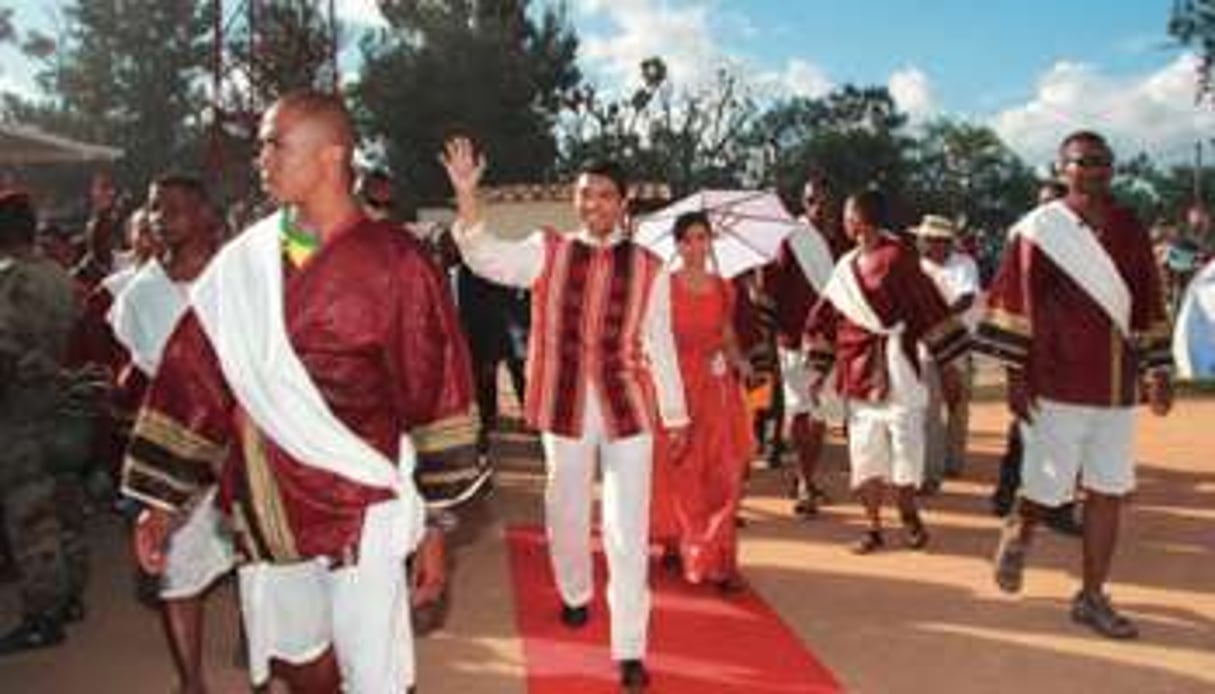 Au centre, le chef de l’État malgache et son épouse, Mialy, le 11 décembre. © Direction de la communication à la présidence de la HAT.