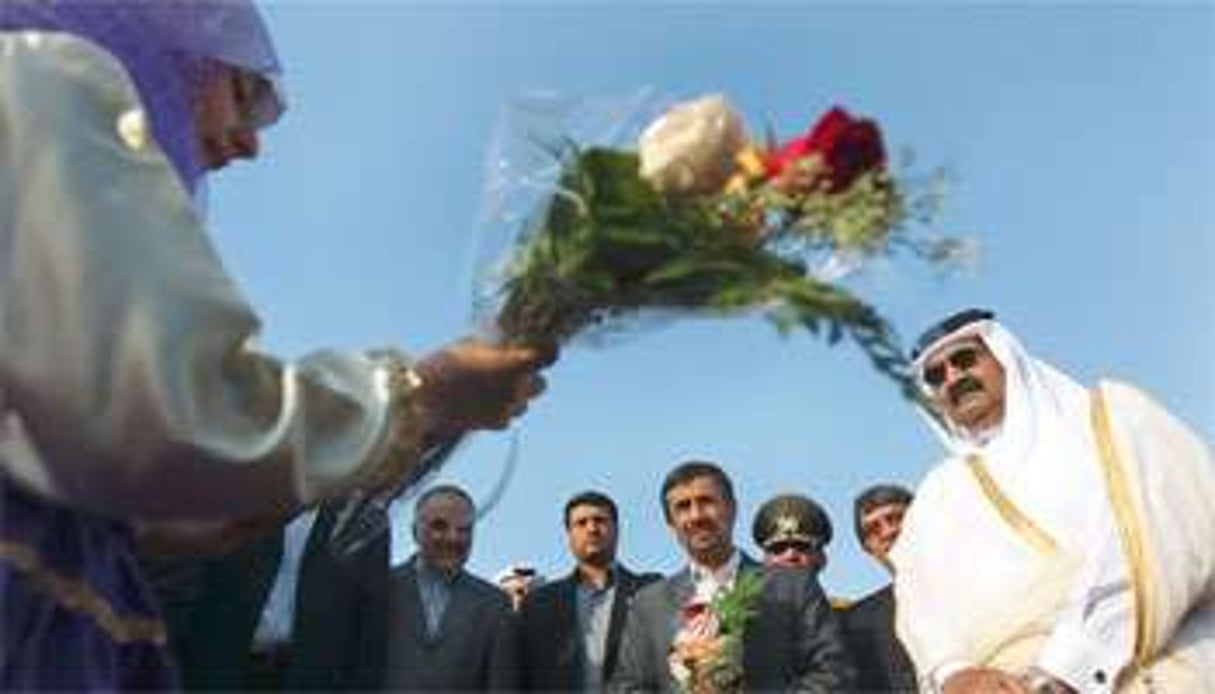 Cheikh Hamad et le président iranien, Mahmoud Ahmadinejad, en septembre 2010, à Doha. © Stringer Iran/Reuters