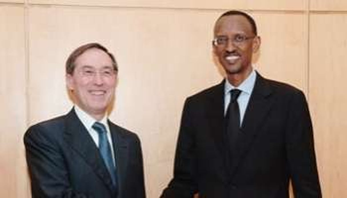 Paul Kagamé avec le secrétaire général de l’Élysée Claude Guéant, en novembre 2009. © Thierry Dushimirimana