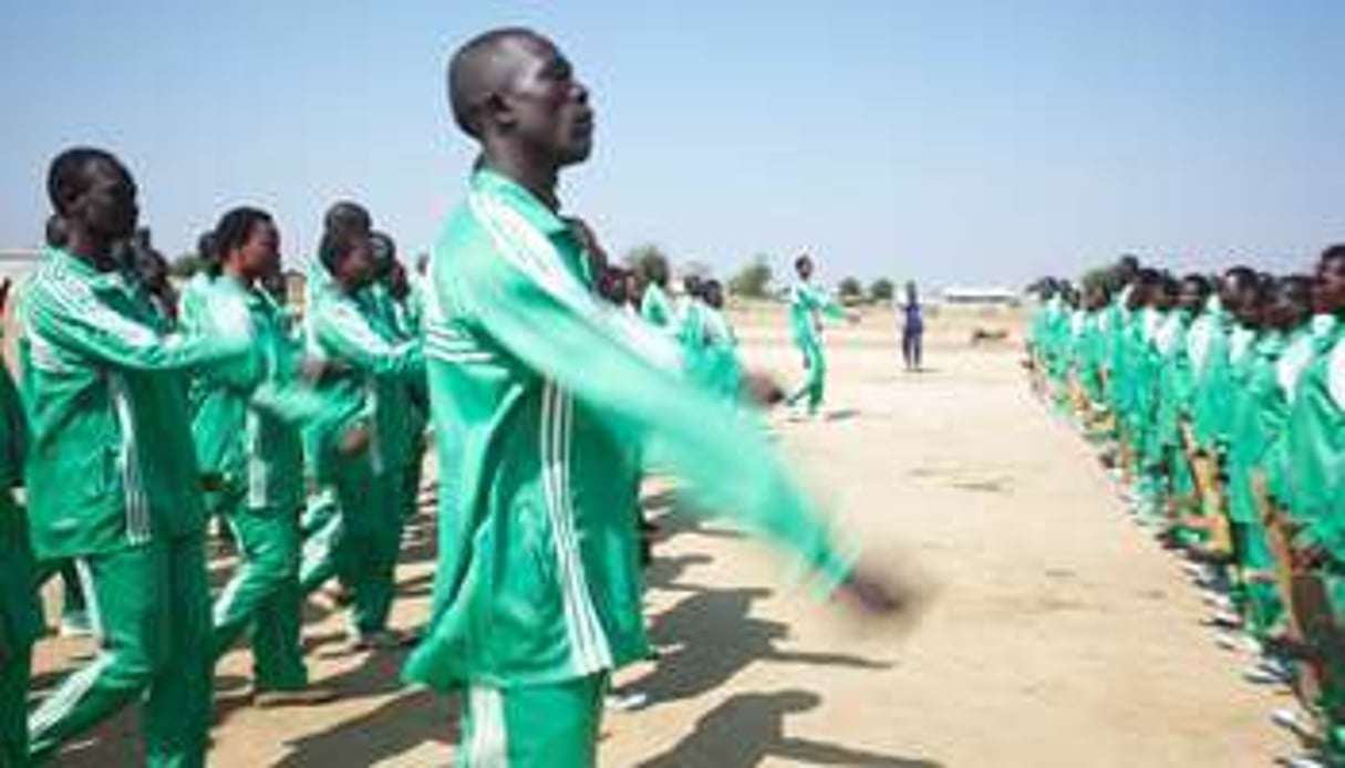 Anciens rebelles et futurs gardiens de prison en formation, près de Juba, en novembre. © Thomas Dandois.