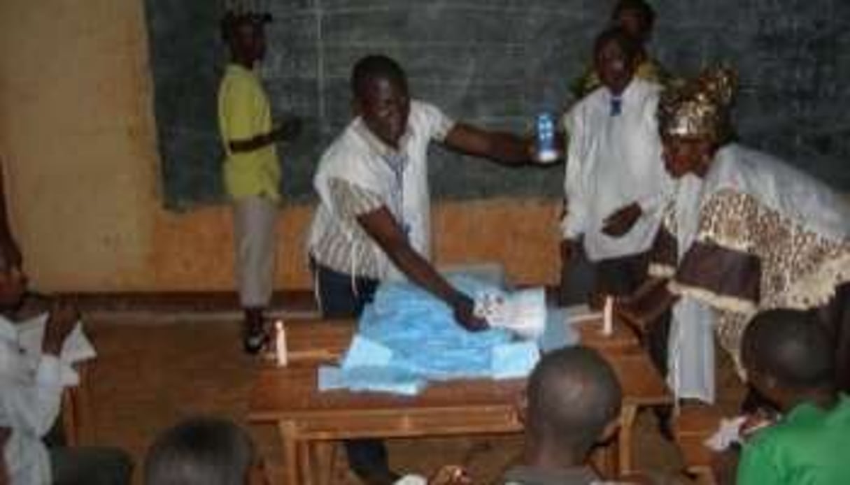 Opérations de recomptage des votes le 23 janvier 2011 à Bangui. © AFP