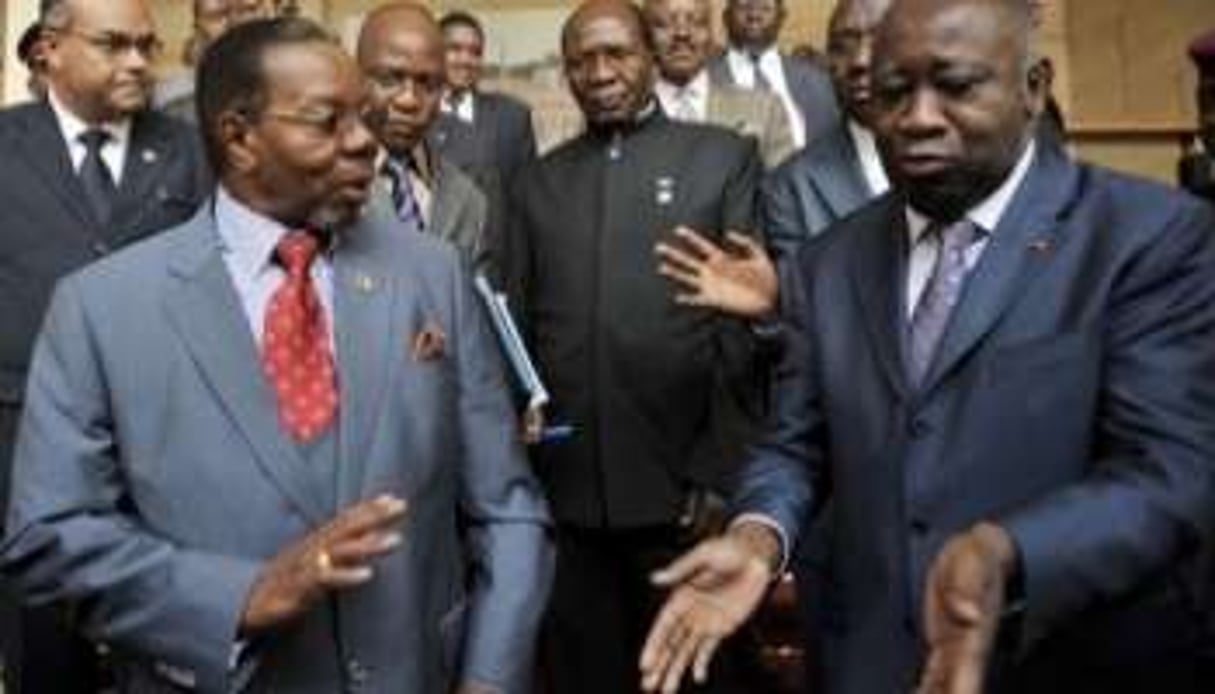 Bingu wa Mutharika avec Laurent Gbagbo, le 25 janvier à Abidjan. © AFP