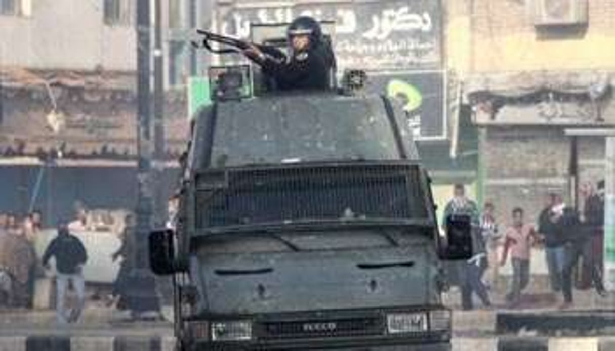 Forces de l’ordre le 27 janvier 2011 à Suez. © AFP
