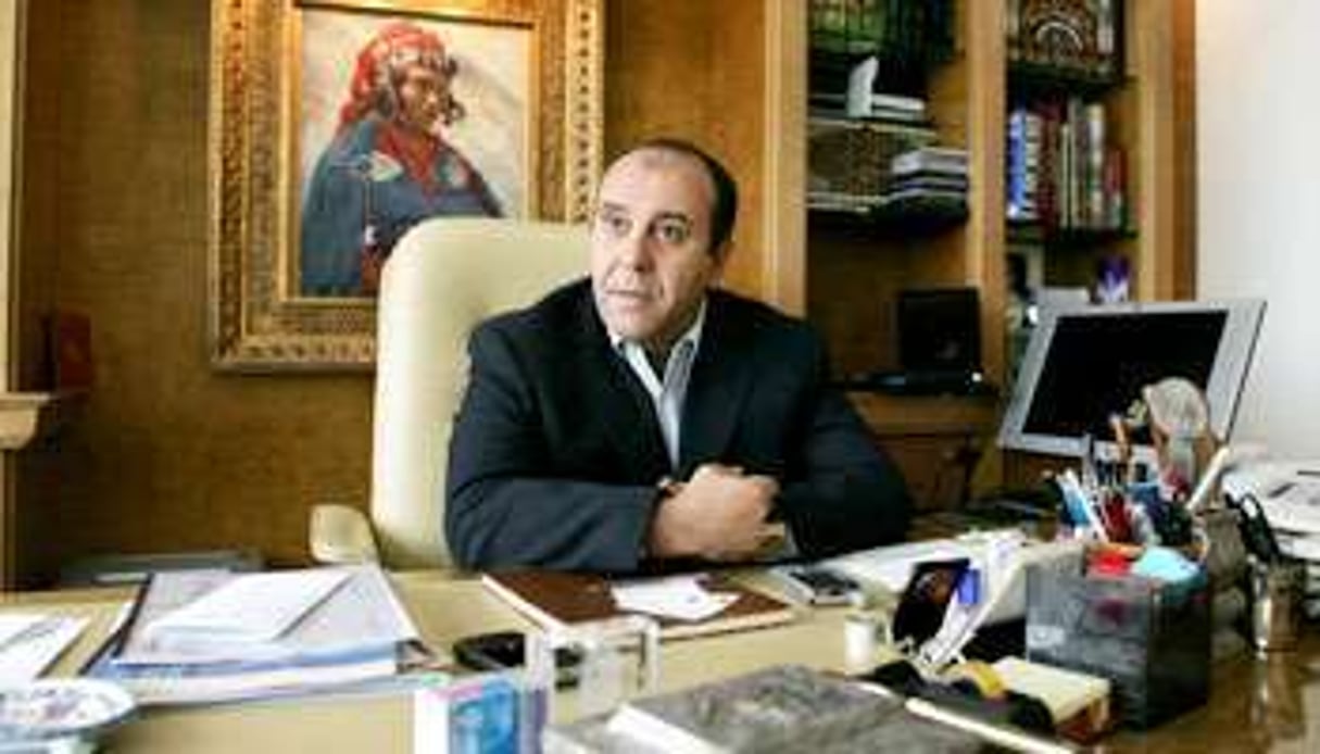 Belhassen Trabelsi, homme d’affaires et beau-frère de Ben Ali, dans son bureau du siège de Karthago, à Tunis, en août 2010. © Hichem