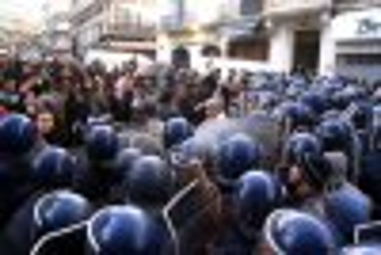 Algérie: marche de l’opposition le 12 février pour « le départ du système » © AFP