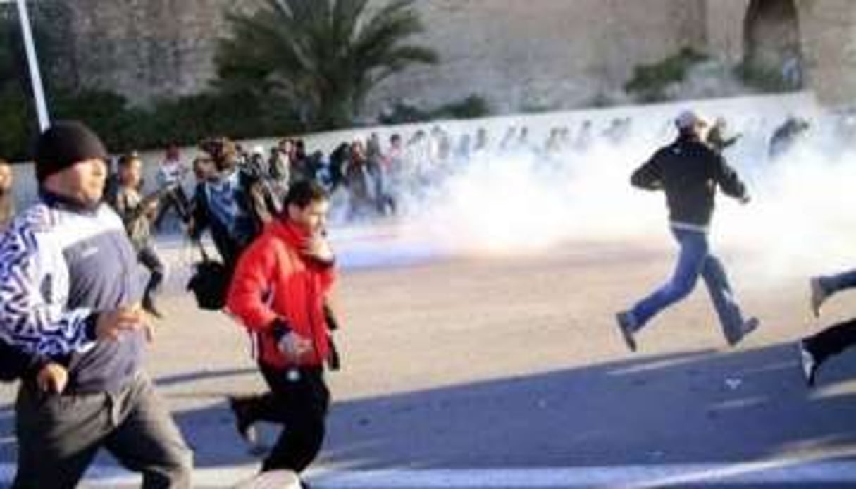 Les manifestants de la place de la Kasbah, évacuée illégalement par la police le 28 janvier. © AFP