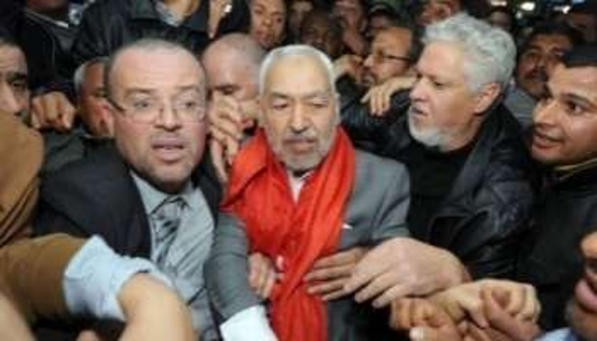 Rached Ghannouchi, le 30 janvier, à l’aéroport de Tunis. © AFP
