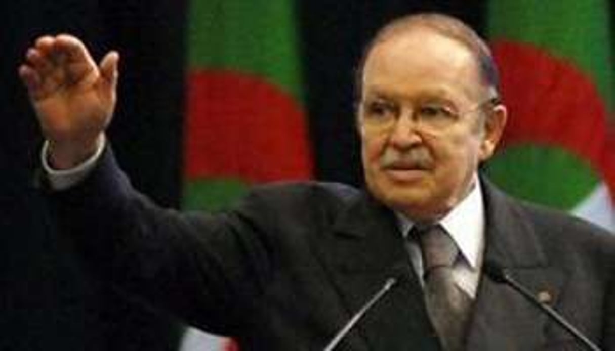 Abdelaziz Bouteflika est favorable à la levée de l’état d’urgence. © AFP